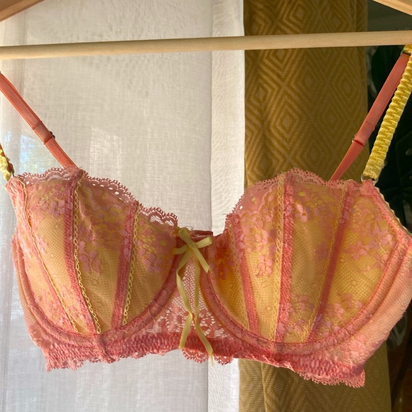 Women’s Elle Macpherson Dentelle lace in pink and pale yellow lace, size 34B - Picture 3 of 8